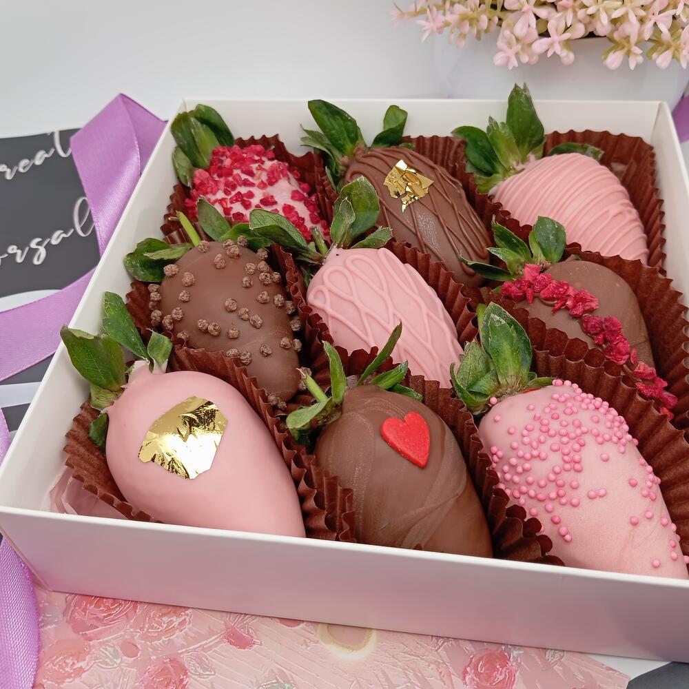 Набор из клубники в шоколаде "Pink Love" (9 штук) — фото 4