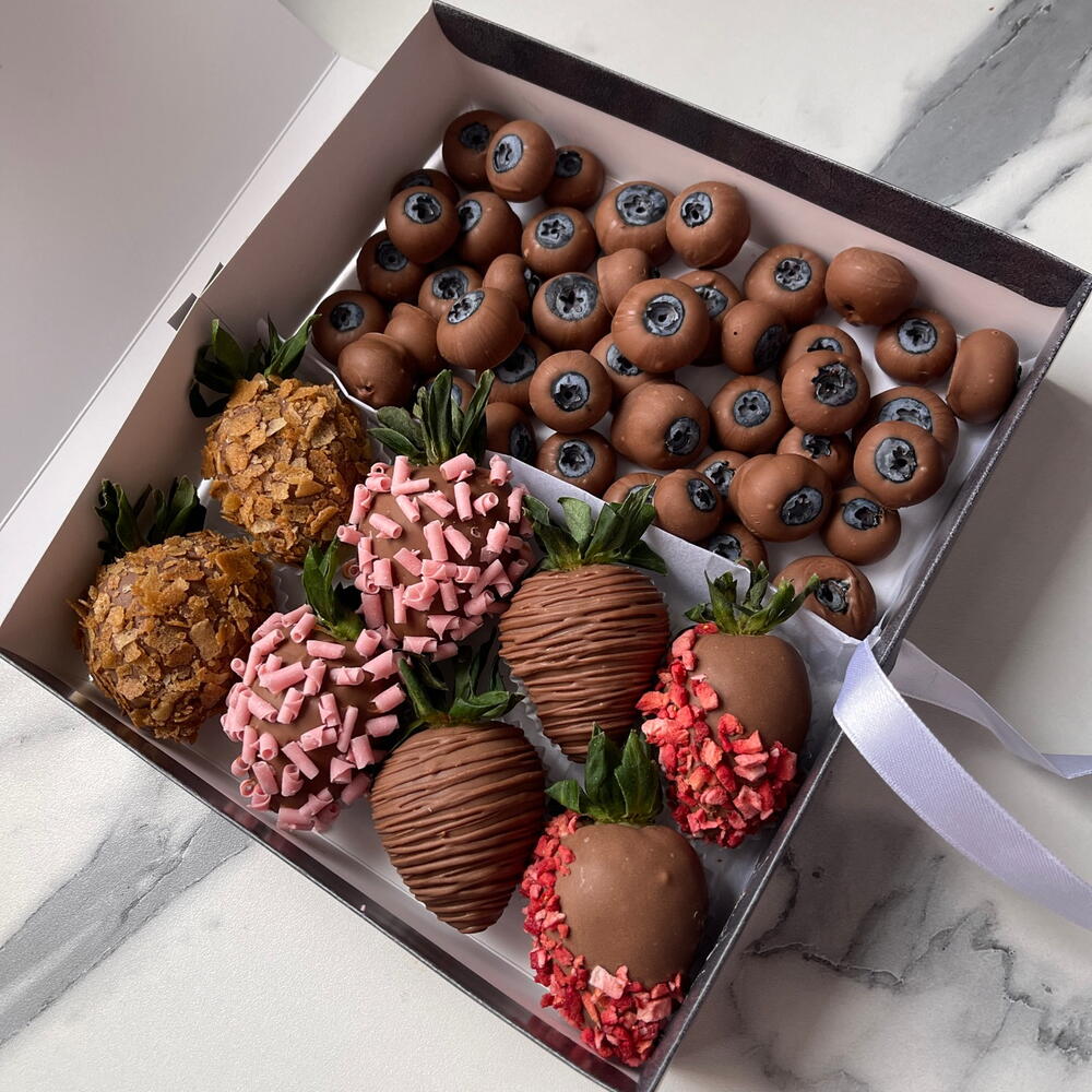 Клубника и голубика в бельгийском шоколаде Callebaut — фото 3
