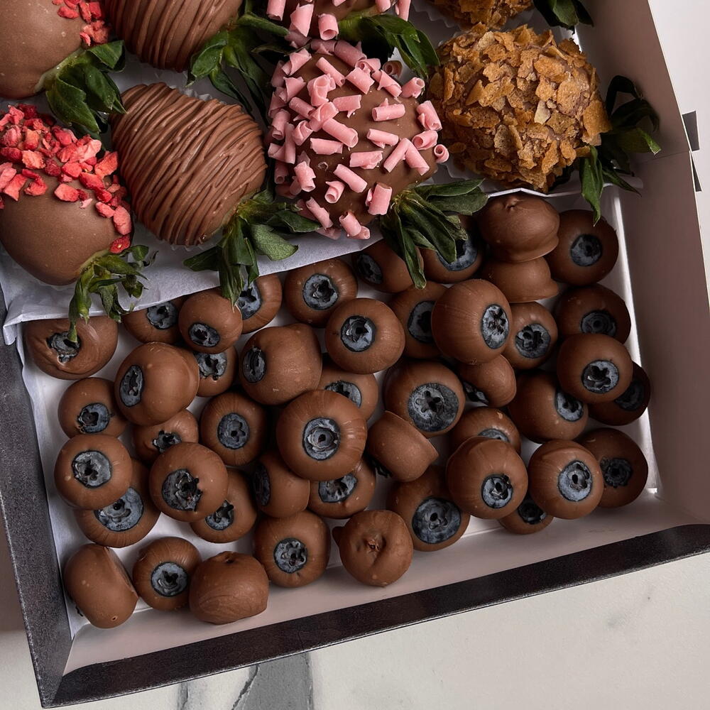 Клубника и голубика в бельгийском шоколаде Callebaut — фото 2
