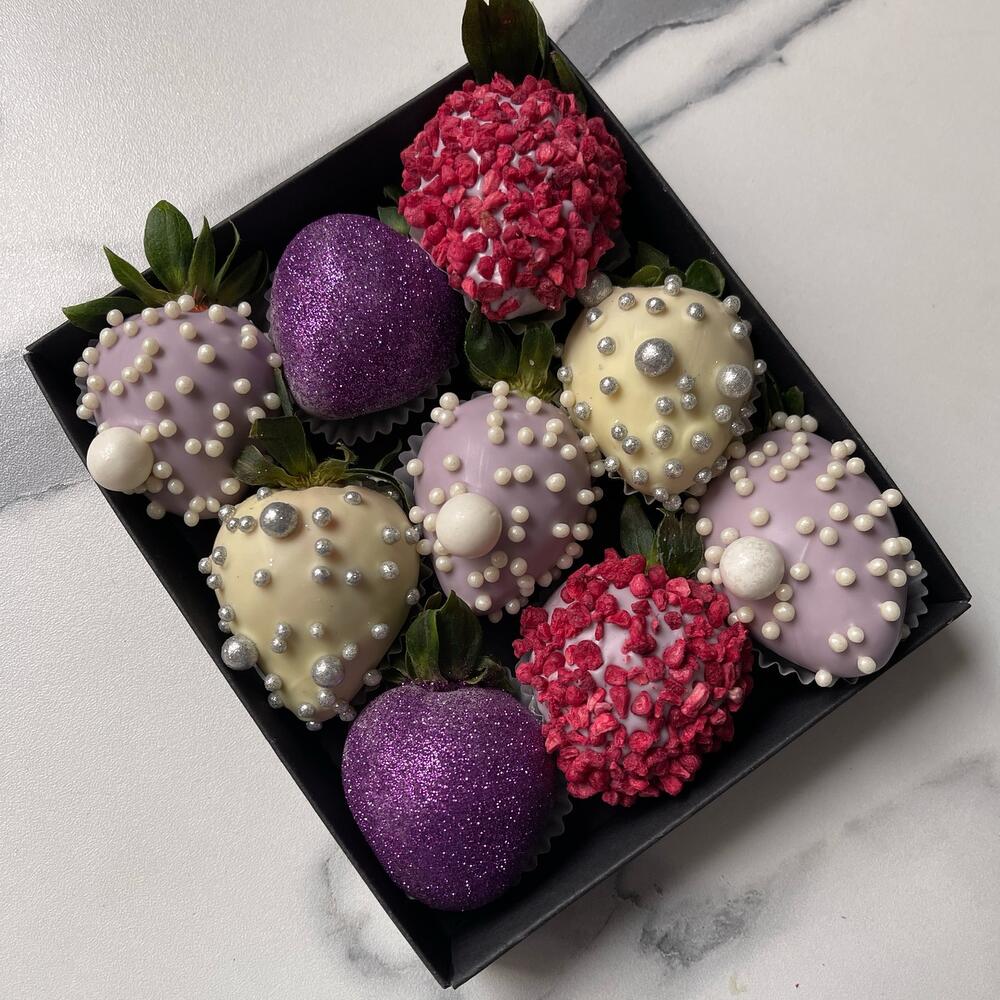 Набор клубники в шоколаде Purple. Подарок для жены — фото 3