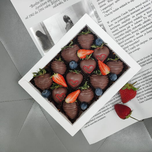 Клубника в шоколаде 10-12 ягод — фото 1