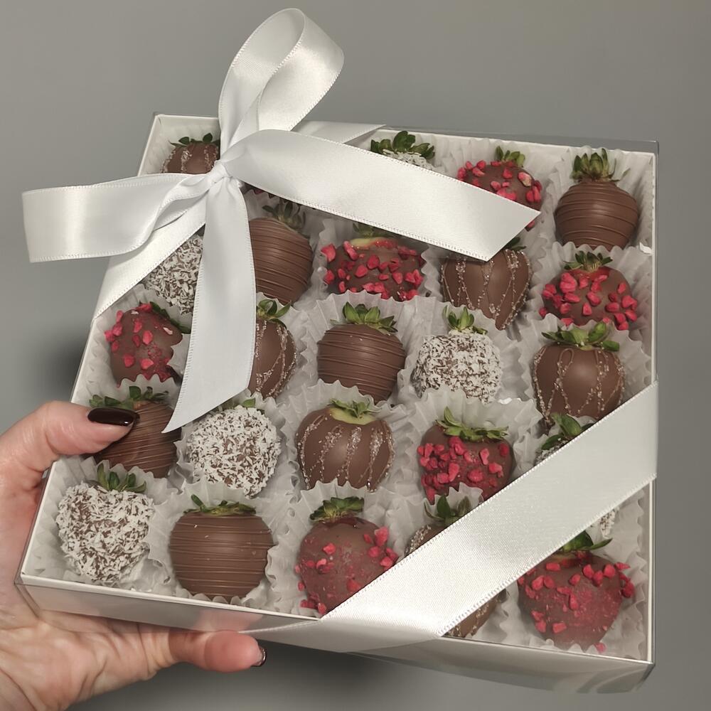Клубника в шоколаде 🍫 16-20шт Страстный поцелуй — фото 4
