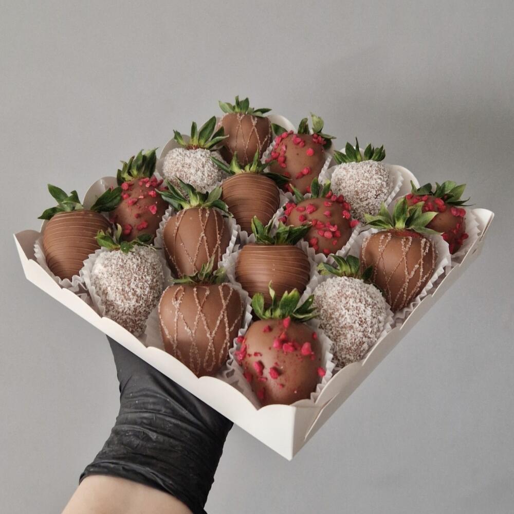 Клубника в шоколаде 🍫 16-20шт Страстный поцелуй — фото 5