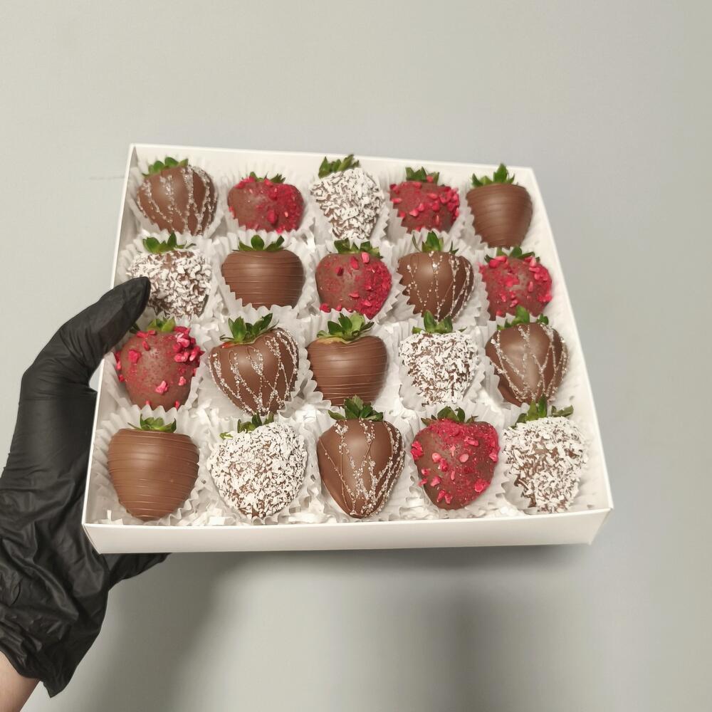 Клубника в шоколаде 🍫 16-20шт Страстный поцелуй — фото 2