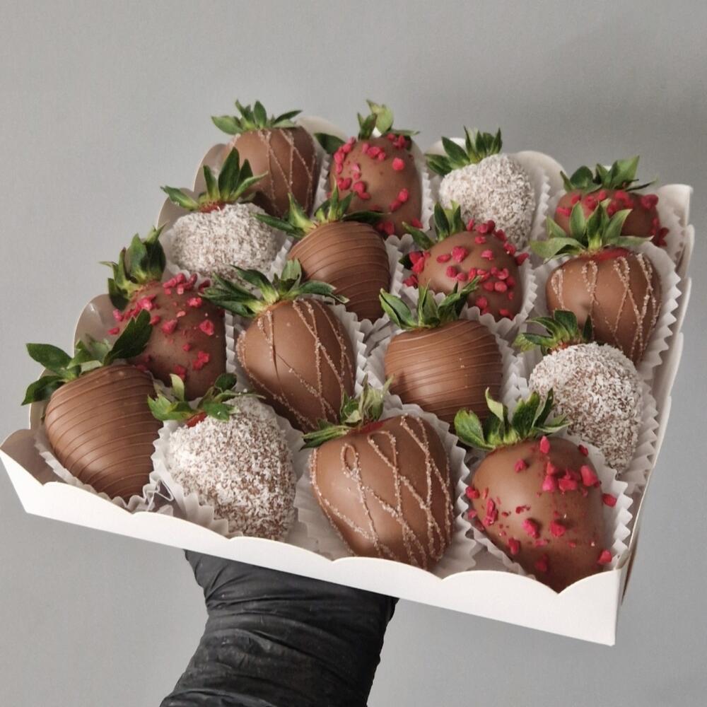 Клубника в шоколаде 🍫 16-20шт Страстный поцелуй — фото 3