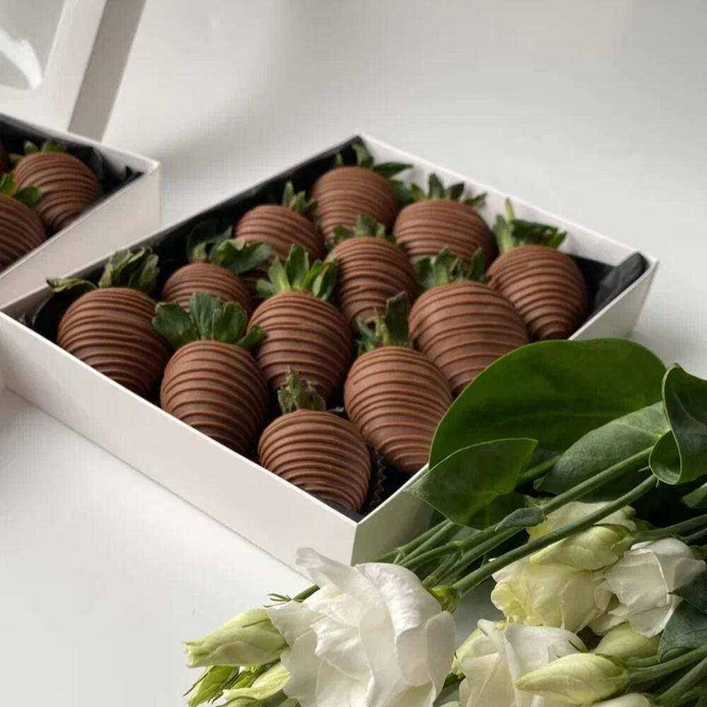 Клубника в шоколаде 12 ягод 🍓« Любимая классика » — фото 3