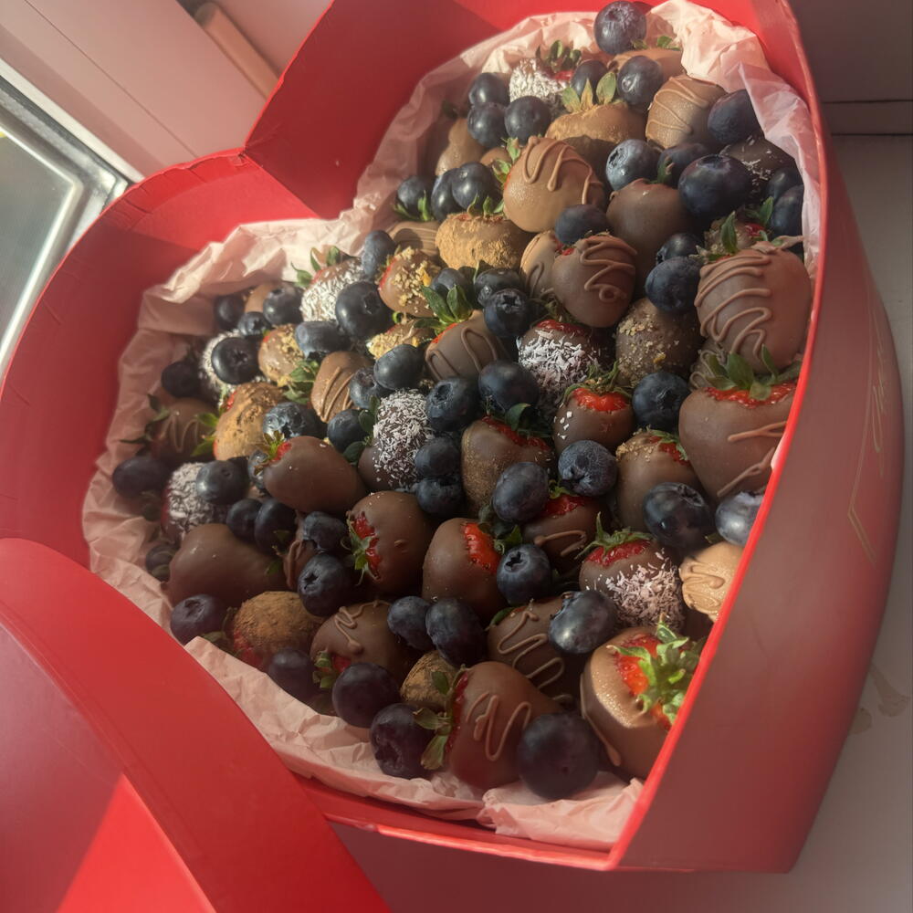 Клубника в шоколаде в коробке — фото 2