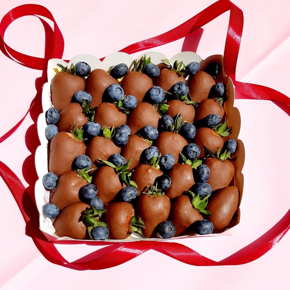 Клубника в молочном шоколаде 🍓 без рисунка — фото 3