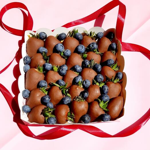 Клубника в молочном шоколаде 🍓 без рисунка — фото 1