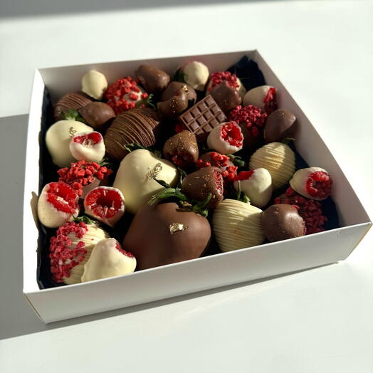 Клубника в шоколаде «Ягода-Малинка» из 16 шт — фото 1